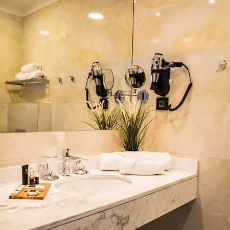 Hotel Xenon & 4*