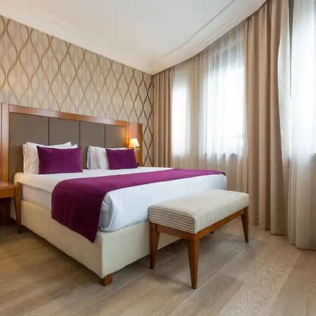 Hotel Xenon & 4*