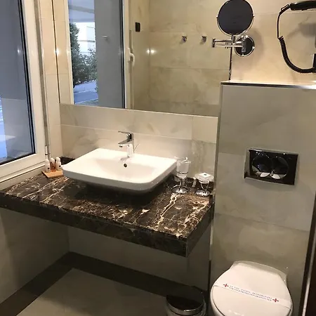 Otel Xenon & 4*