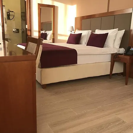 Xenon & Hotel 4*