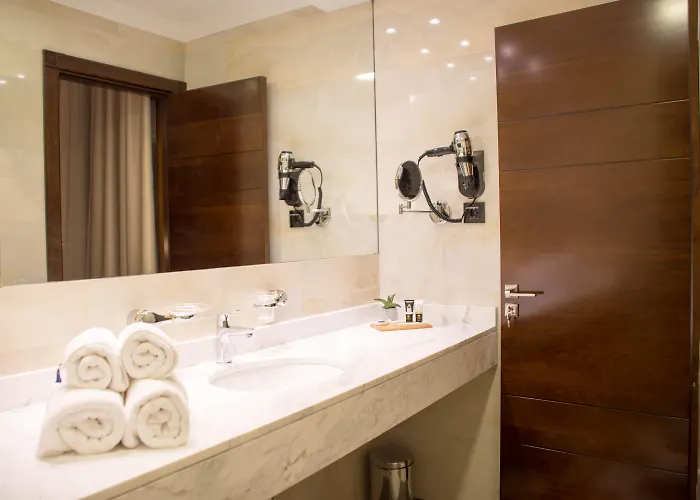 Xenon & Ξενοδοχείο 4*